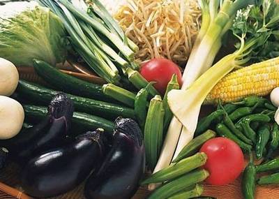 老太將硬幣扔進飛機發動機致航班延誤，食品安全也需警惕